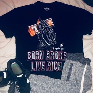 30$⬇️ Men’s L Black Graphic T-shirt  minimal use